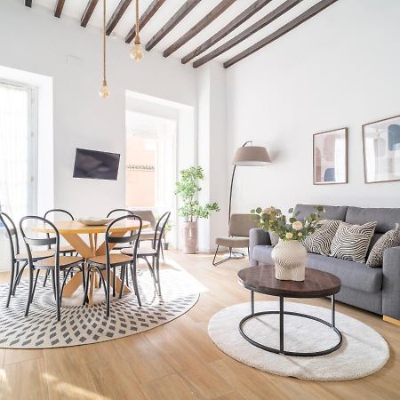 Sanders Lavender - Delightful Two-Bedroom Apartment Downtown Малага Екстериор снимка