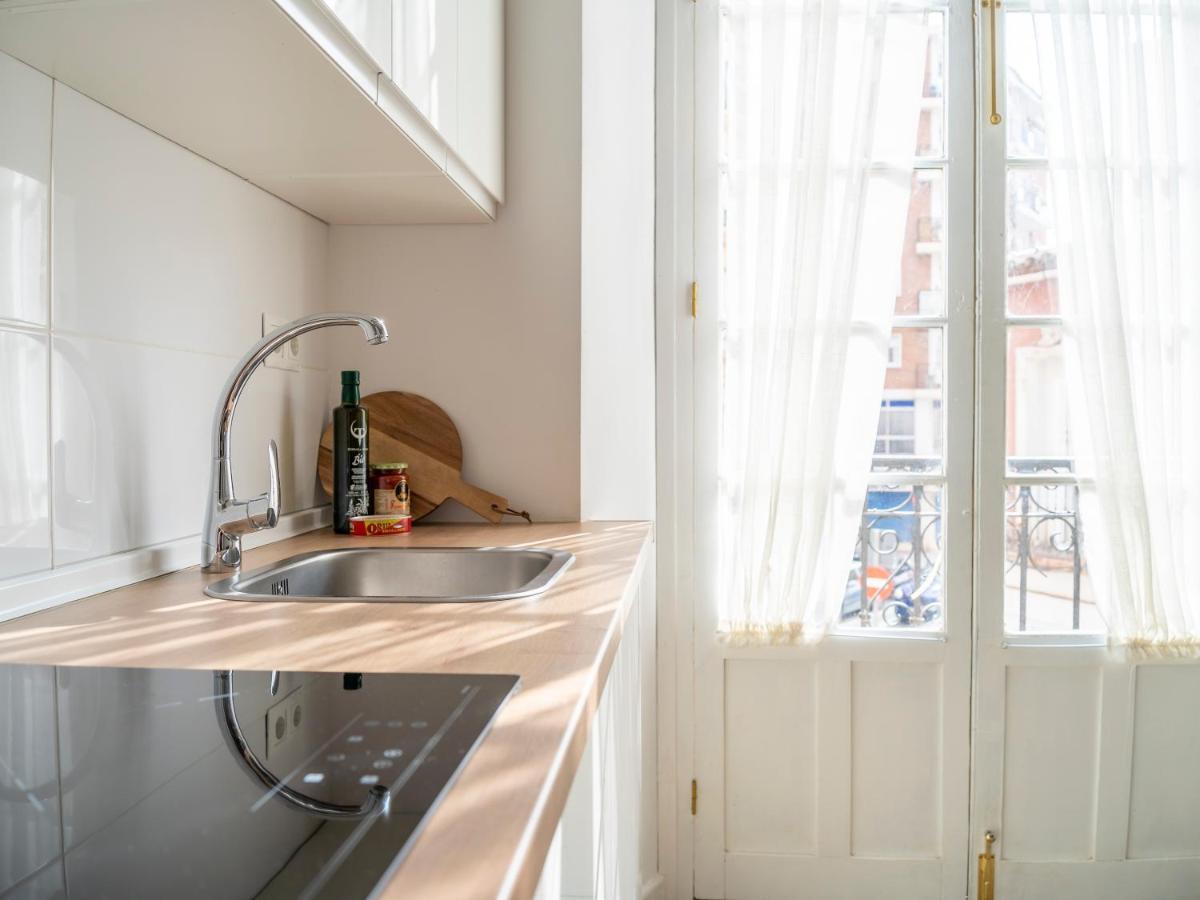 Sanders Lavender - Delightful Two-Bedroom Apartment Downtown Малага Екстериор снимка