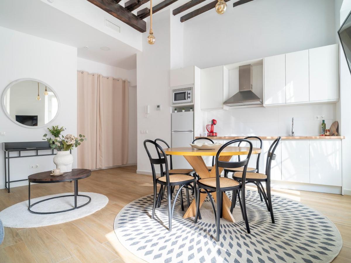 Sanders Lavender - Delightful Two-Bedroom Apartment Downtown Малага Екстериор снимка