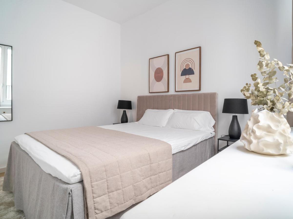 Sanders Lavender - Delightful Two-Bedroom Apartment Downtown Малага Екстериор снимка