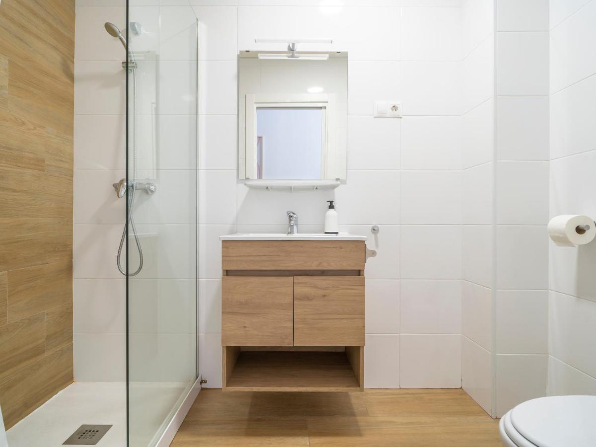 Sanders Lavender - Delightful Two-Bedroom Apartment Downtown Малага Екстериор снимка